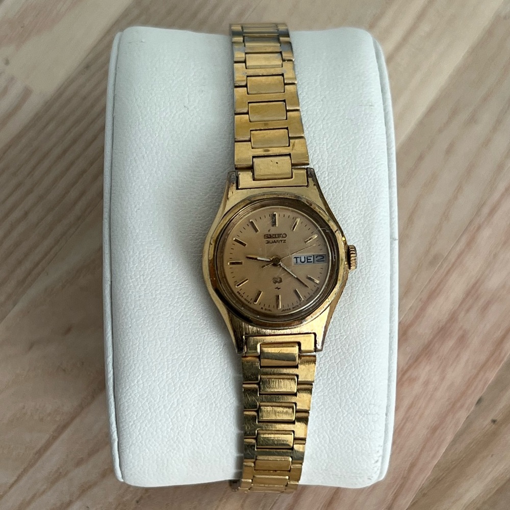 Seiko Ladies Watch Vintage Gold Tone Bracelet Gold Tone Dial Day Date Window